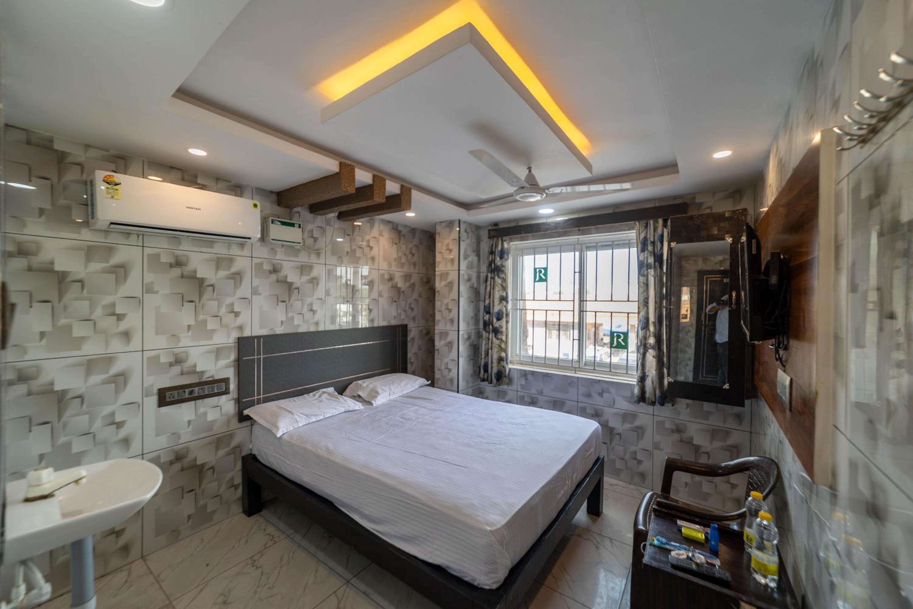 Standard Double Room With Fan photo 1