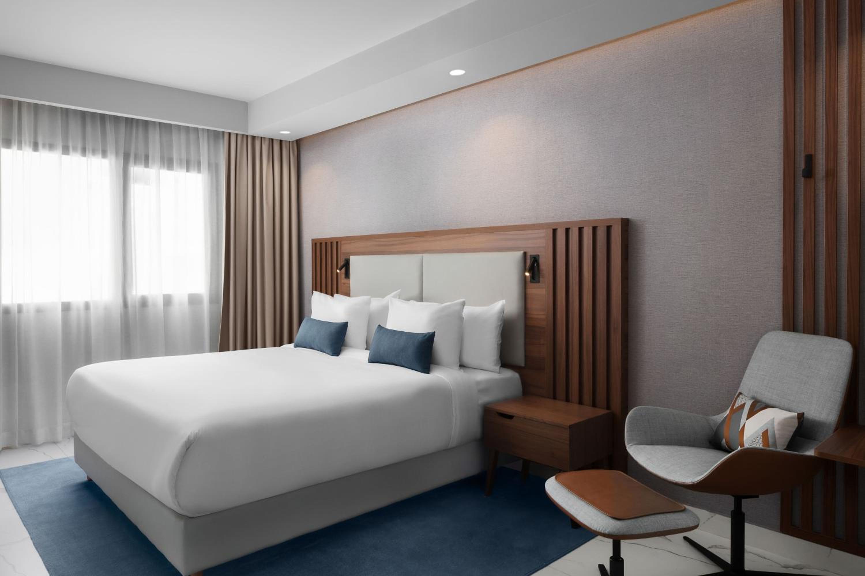 Premium King Room with City View