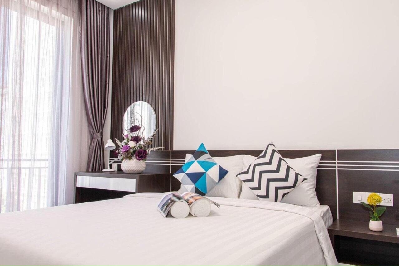 One-Bedroom Apartment With Balcony