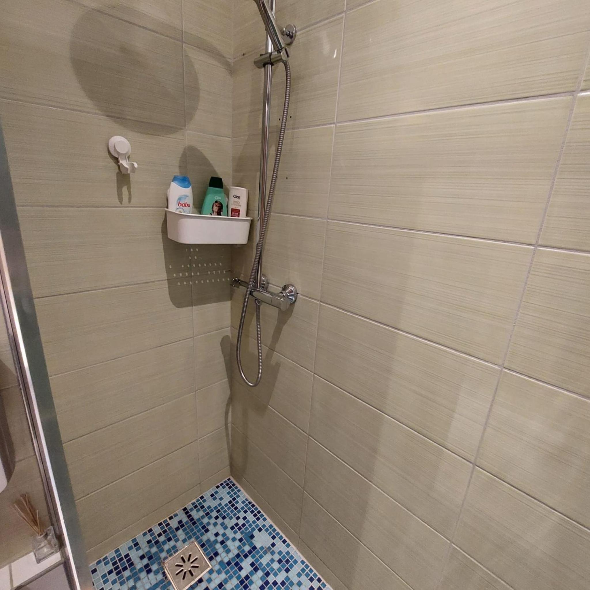 Twin Room - Photo 5
