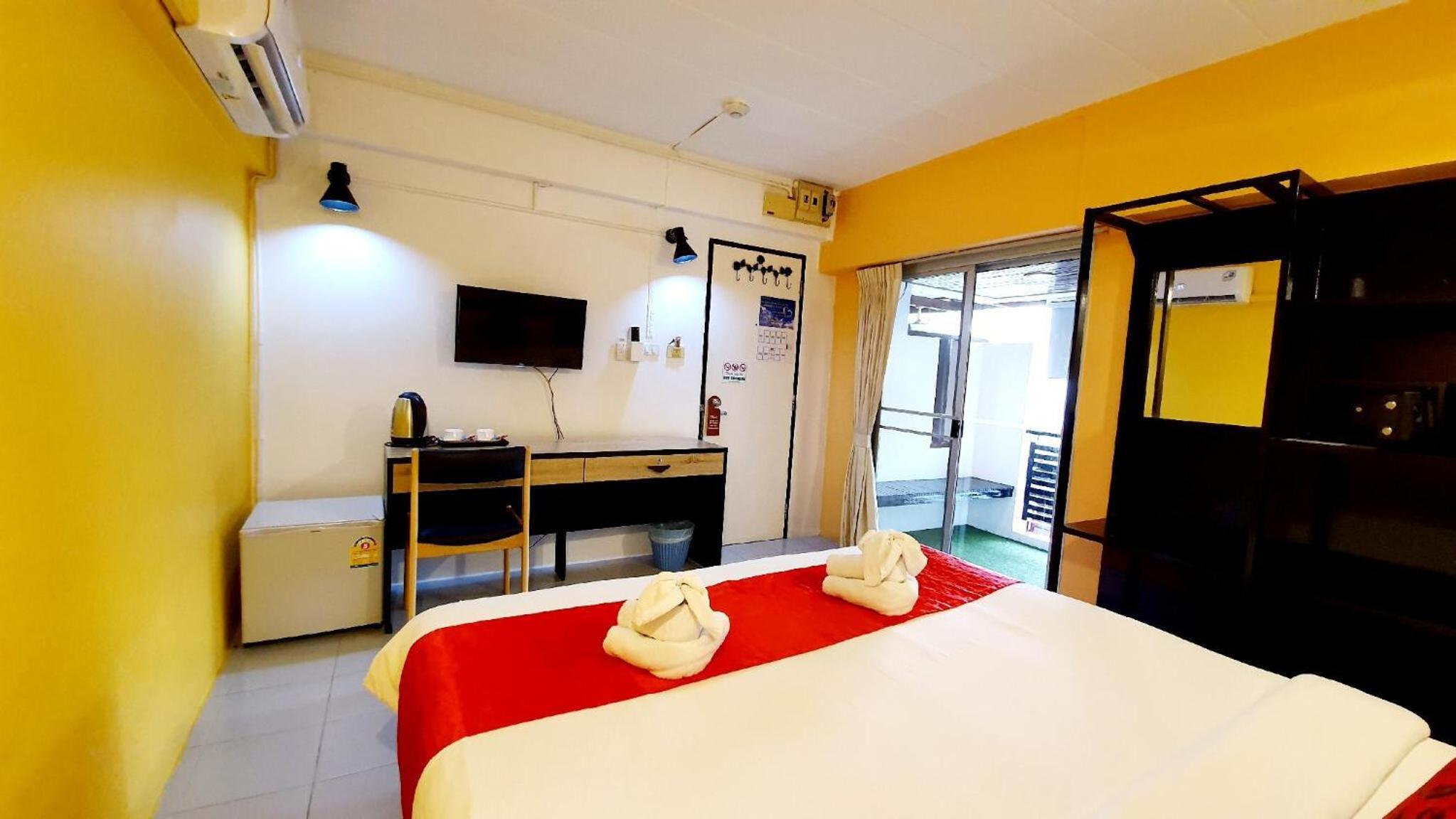 Superior Double or Twin Room with Balcony photo 2