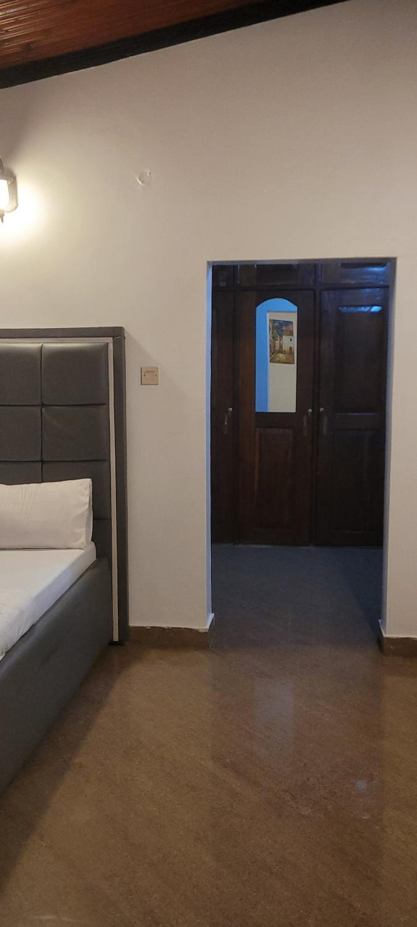 Single Room With Private Bathroom photo 3