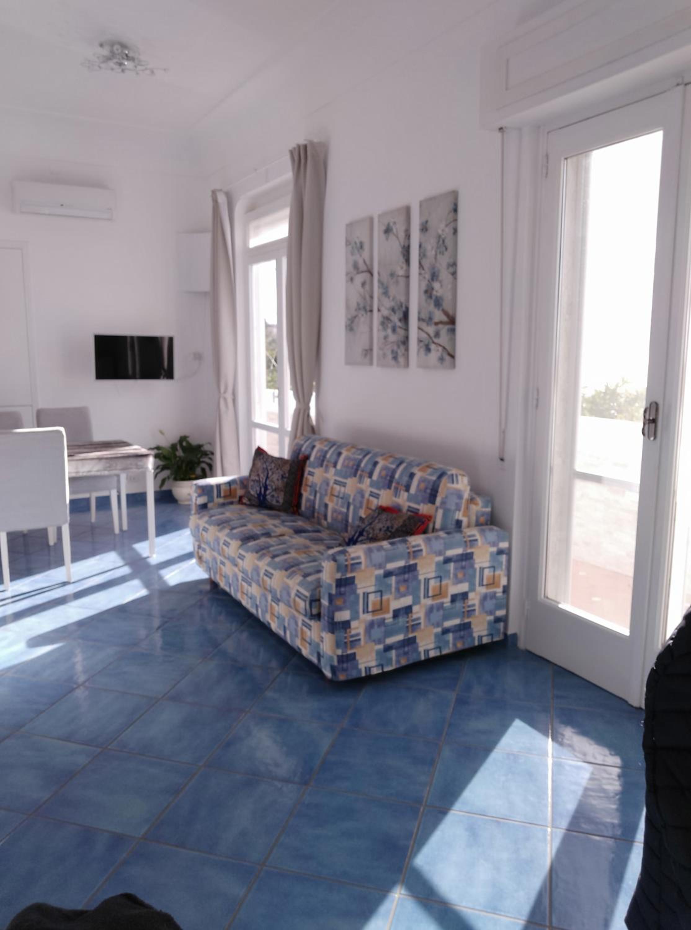 One-Bedroom House - Photo 23