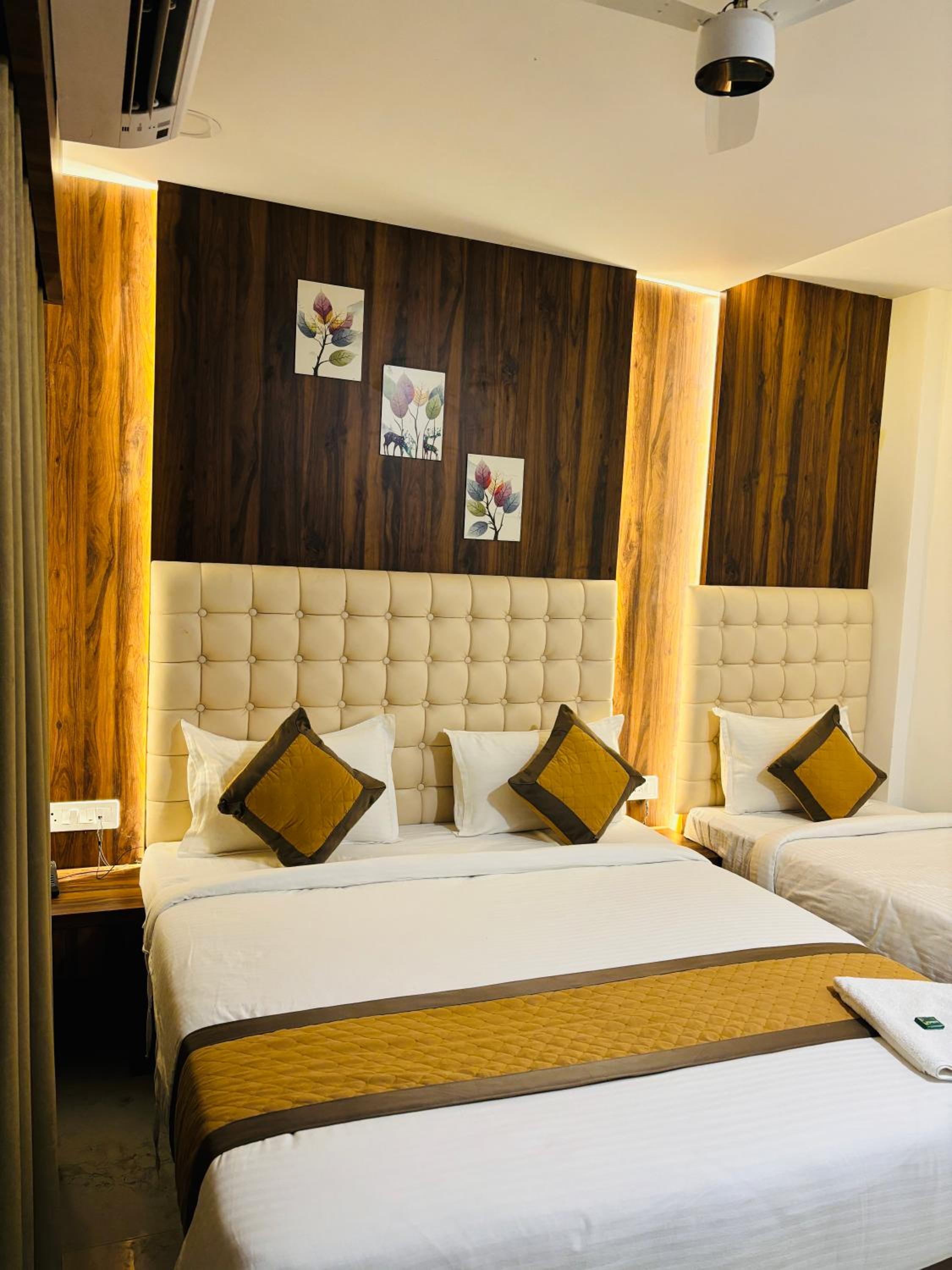 Deluxe Double Room (2 Adults + 1 Child)