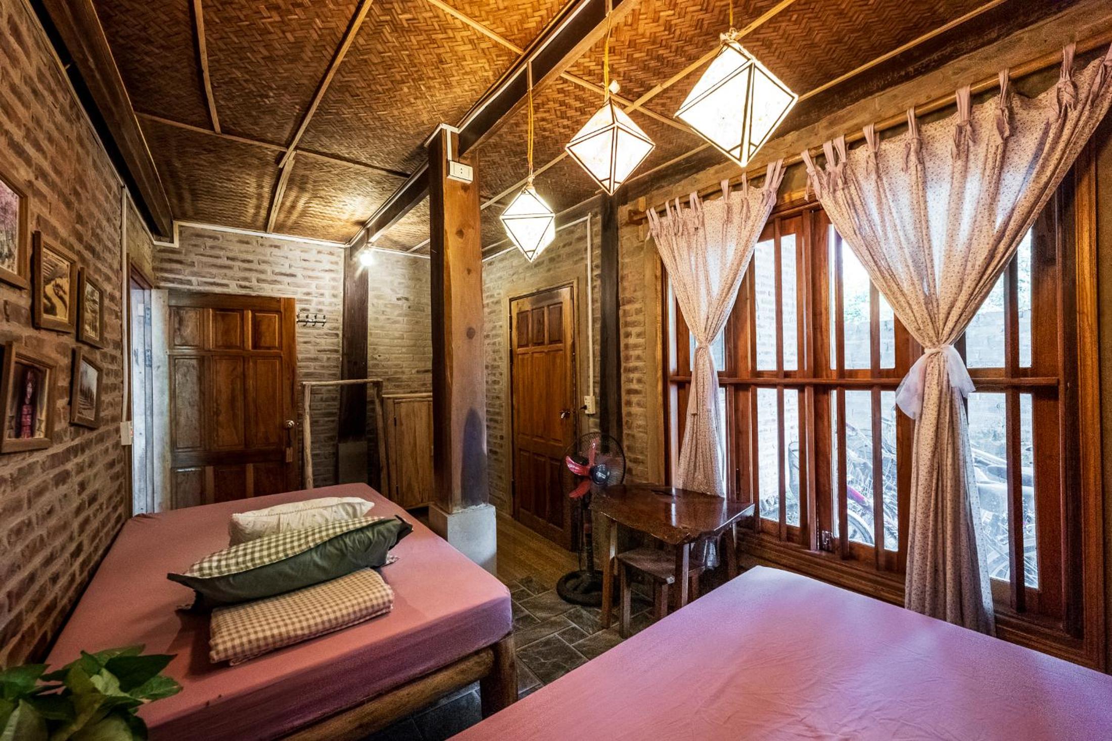 Twin Room with Private Bathroom photo 1