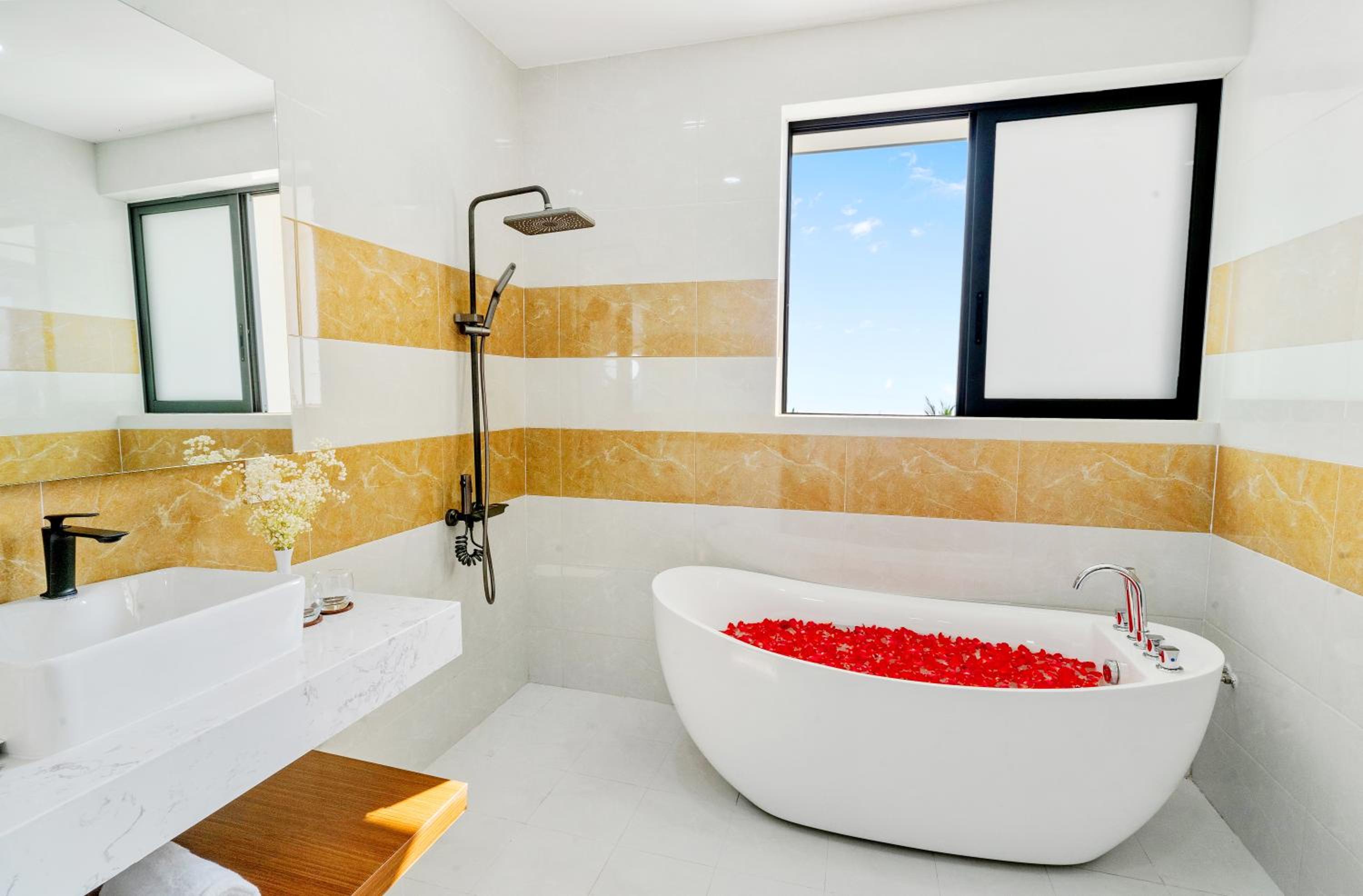 Two-Bedroom Villa - Photo 7