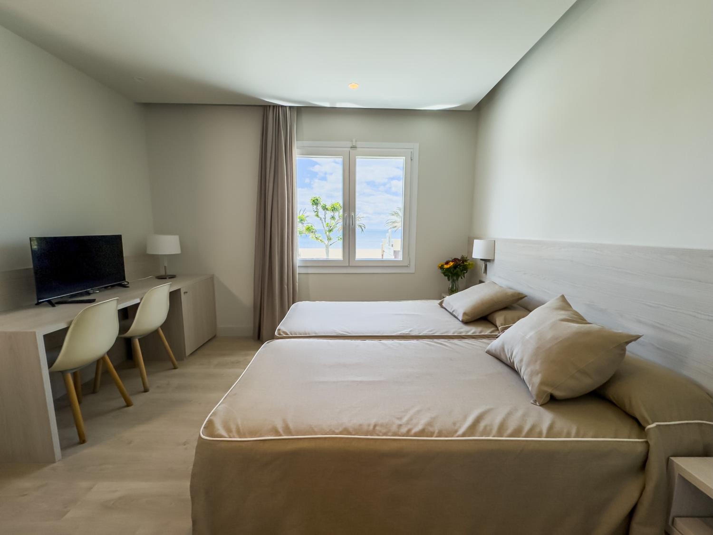 Double Room with Sea View (window) photo 3