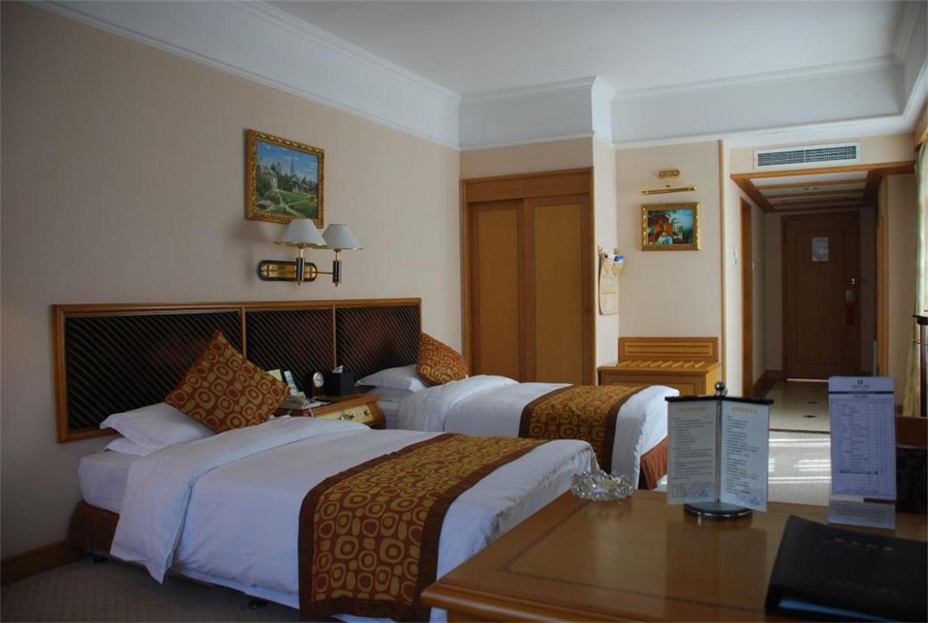 Executive Twin Room with City View photo 2
