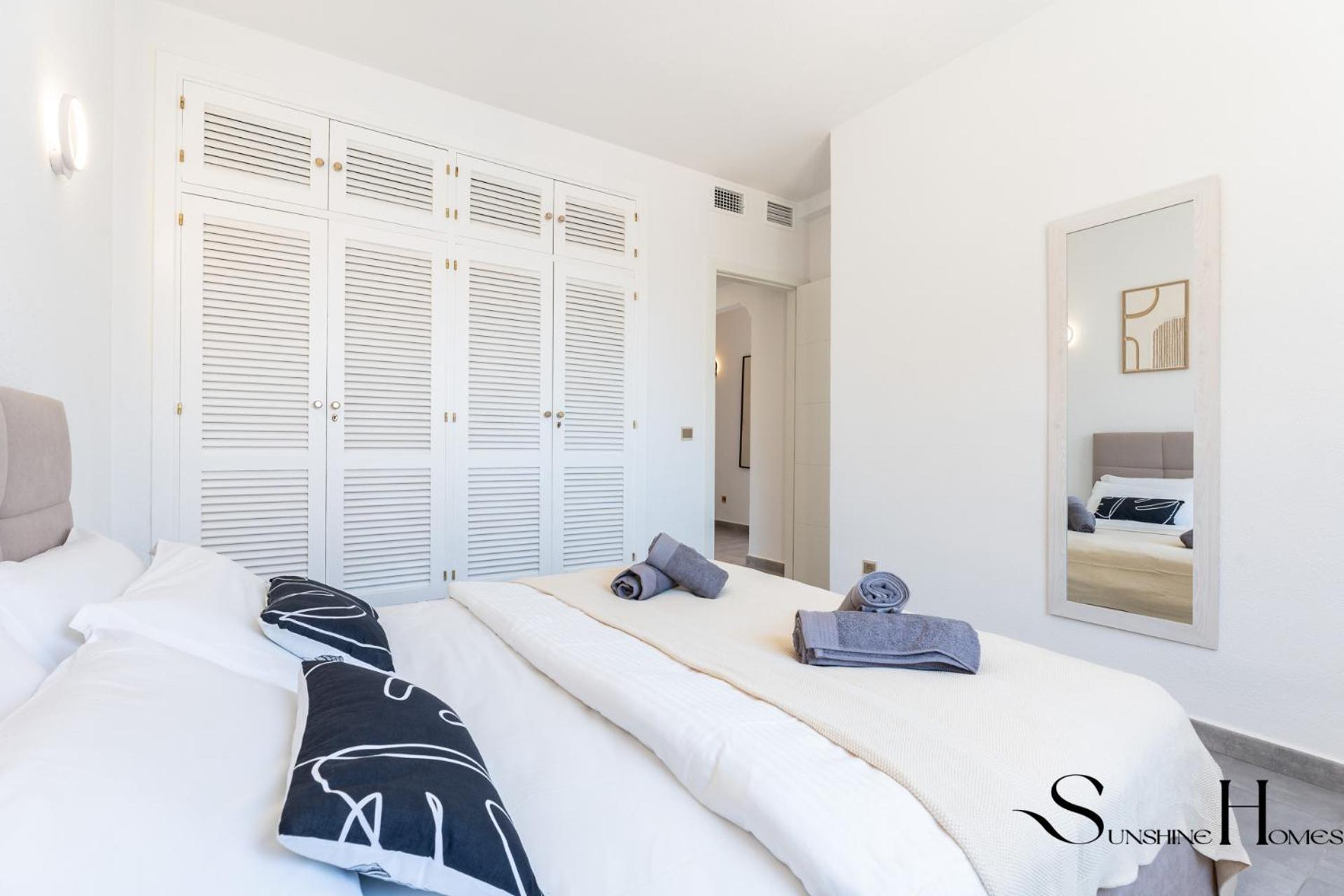 Apartamento de dos habitaciones con terraza y vista al mar