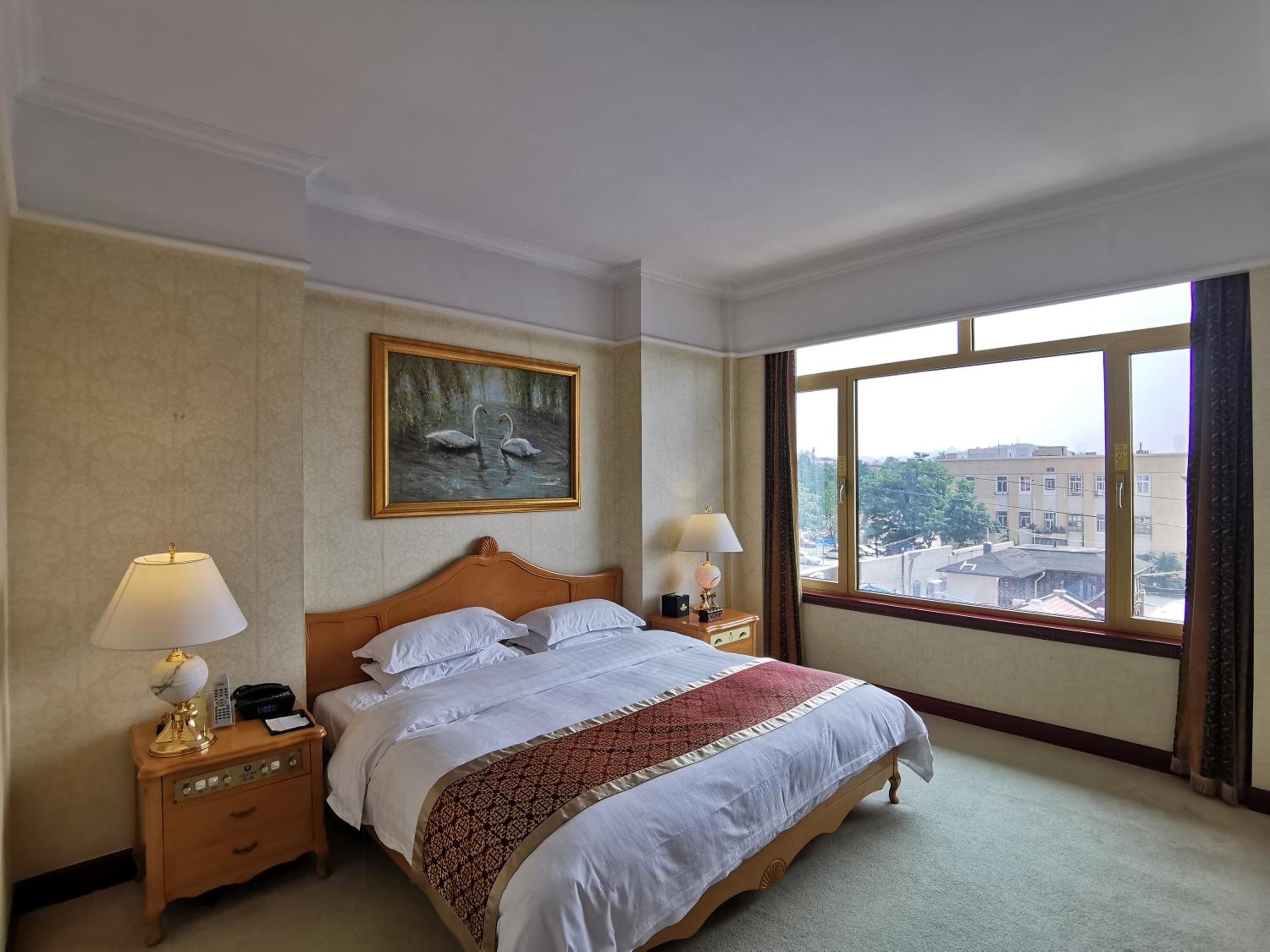 Deluxe Suite photo 1