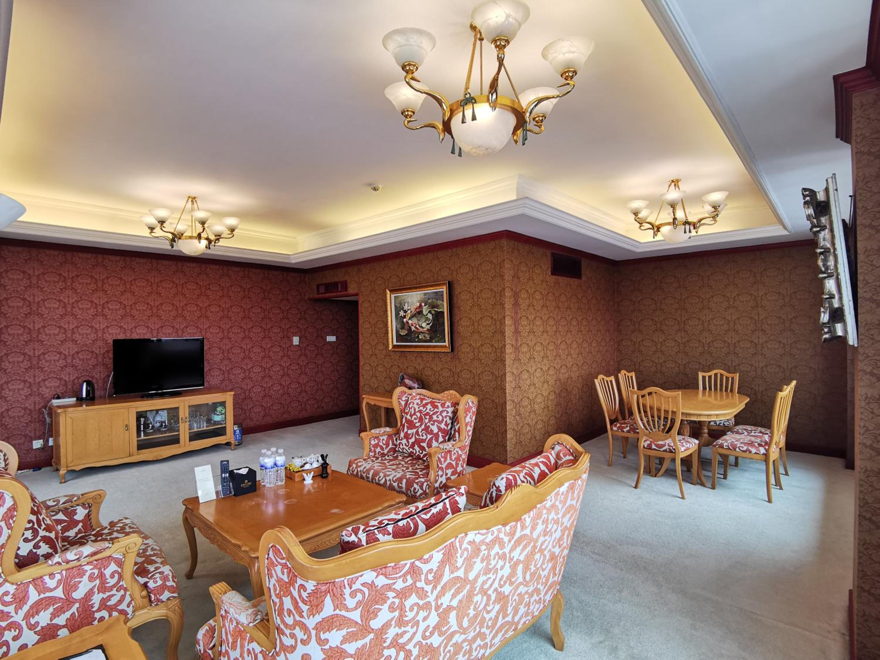Deluxe Suite photo 3