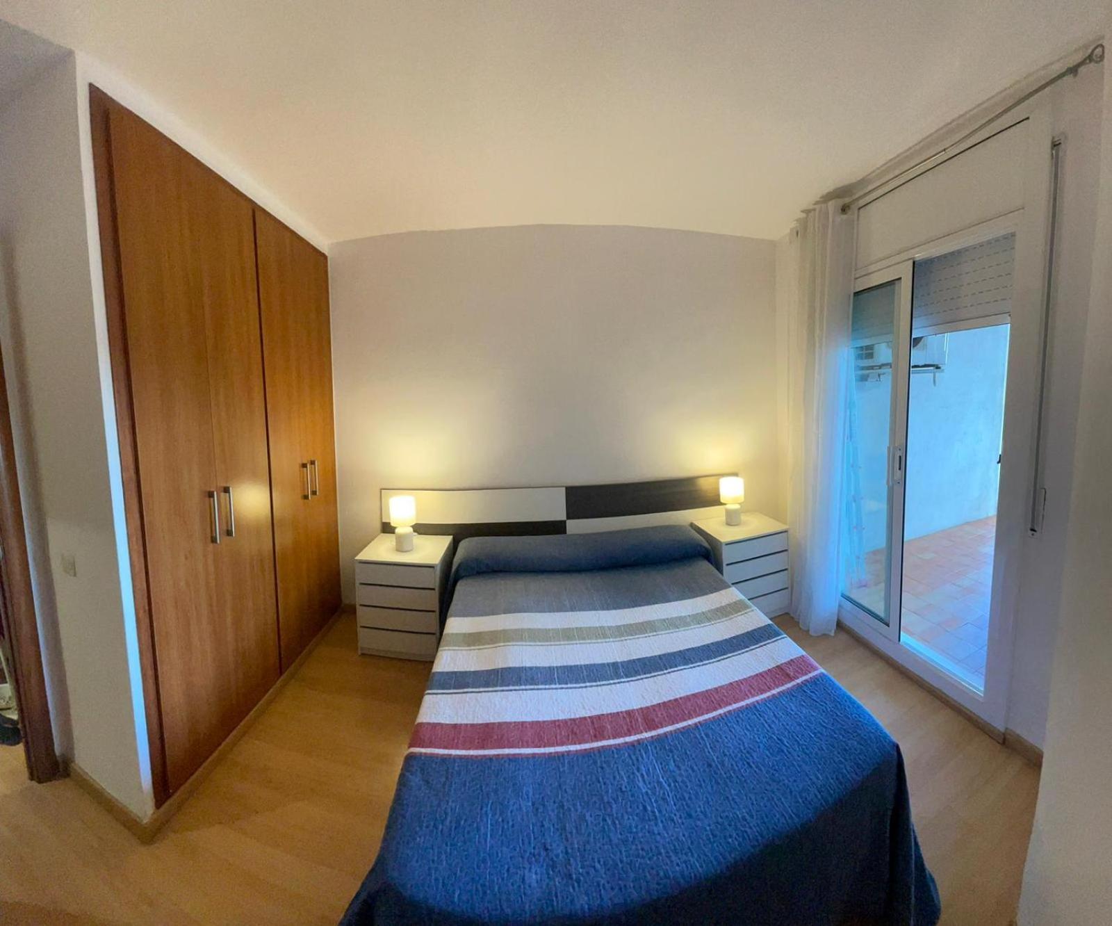 Apartamento de dos habitaciones con terraza y vista al mar