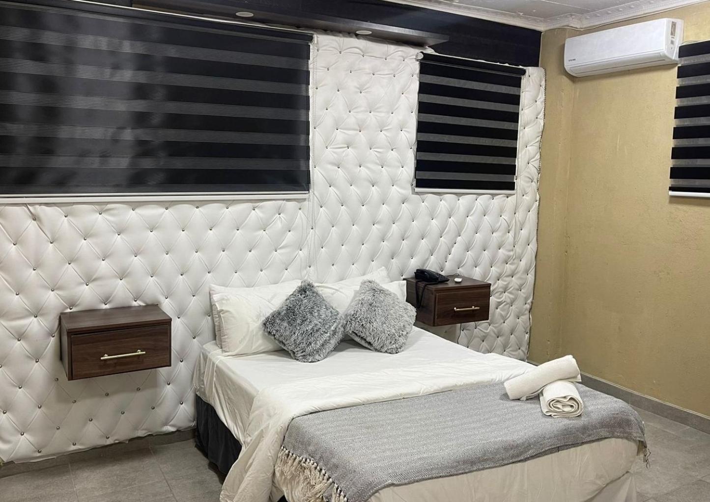 Queen Room - Photo 2