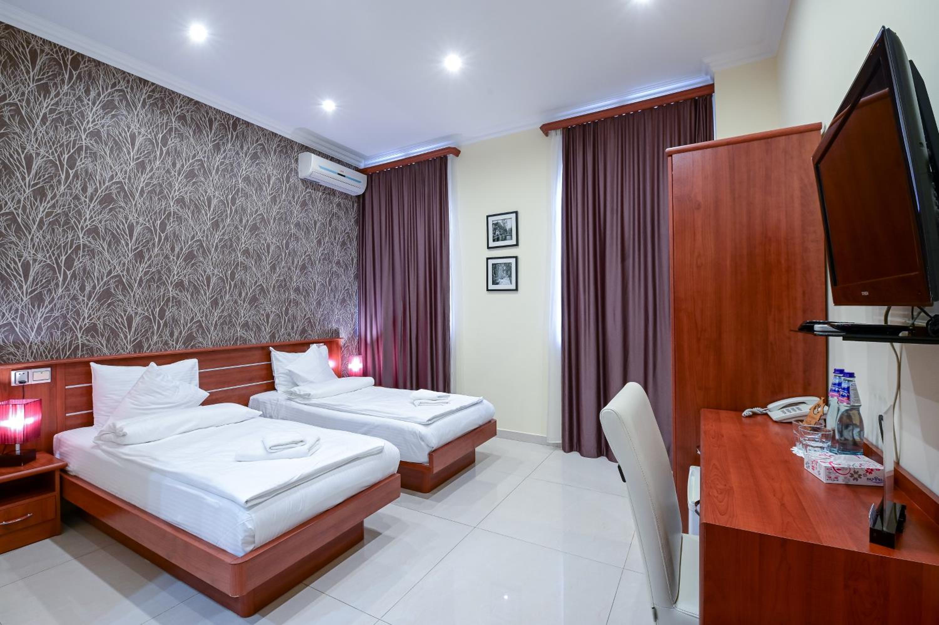 Large Double or Twin Room photo 3