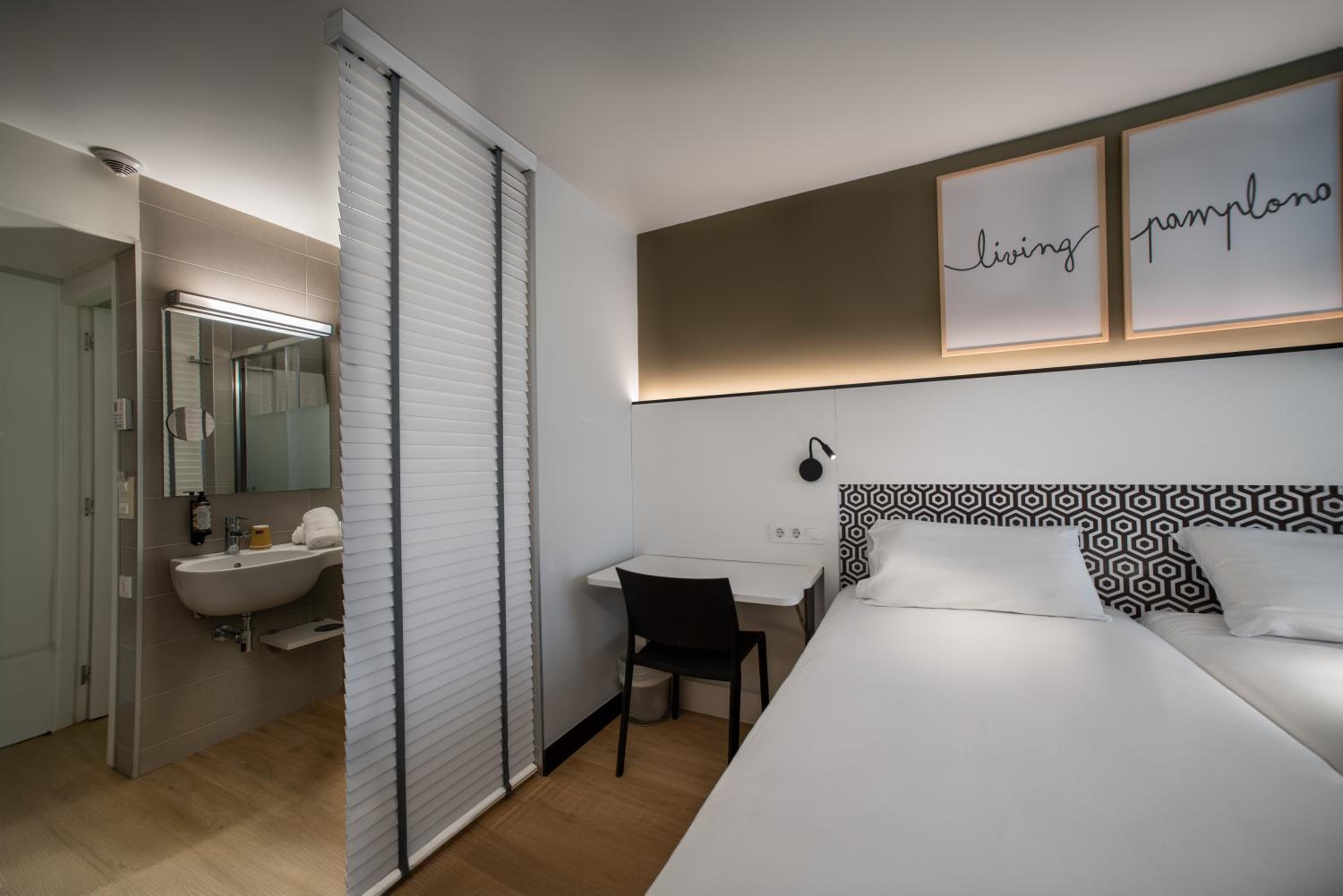 Double or Twin Room - Photo 4