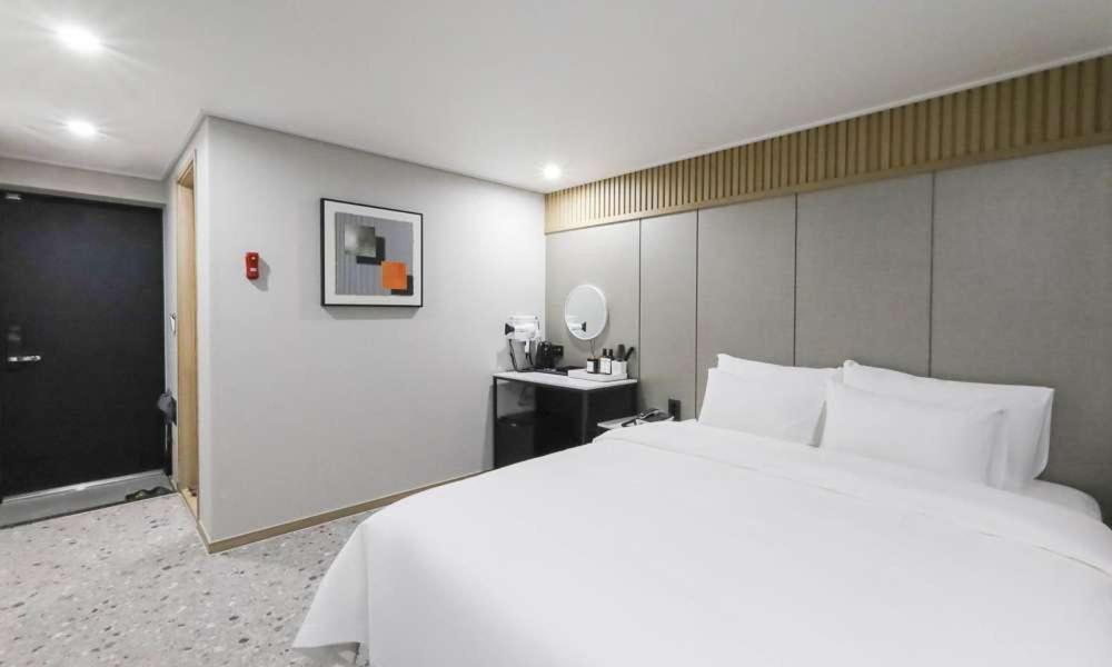 Double Room - Photo 11