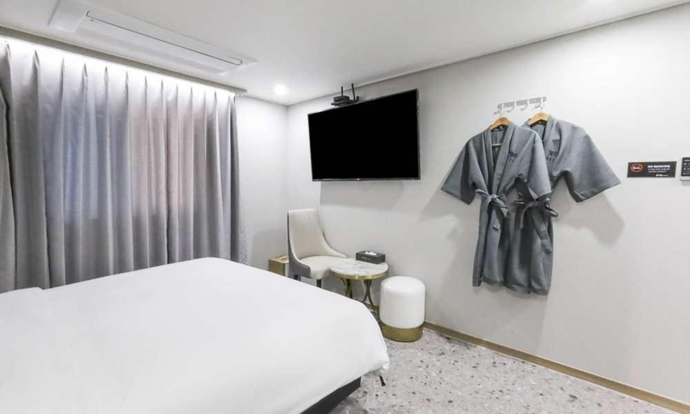 Double Room - Photo 7