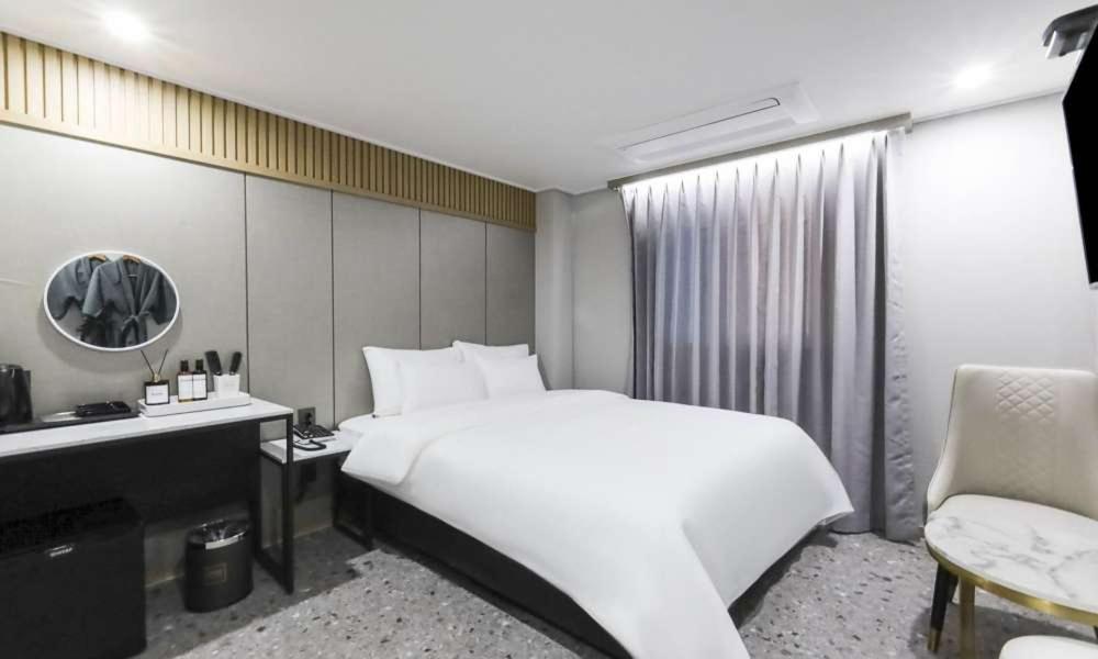 Double Room - Photo 9