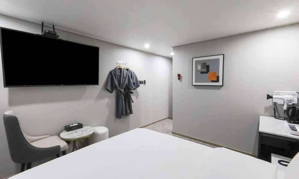 Double Room - Photo 13