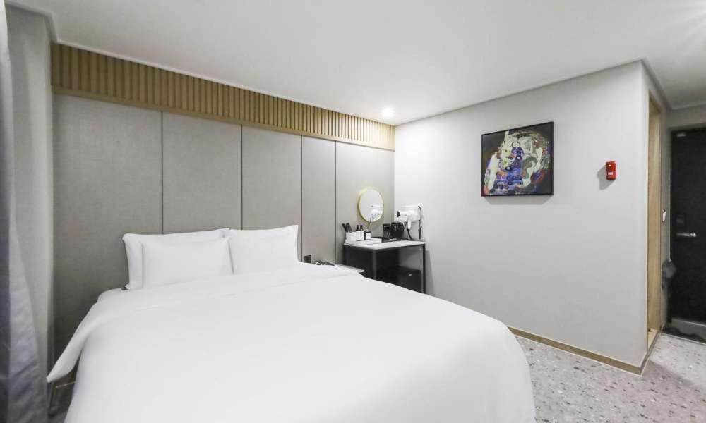 Double Room - Photo 12