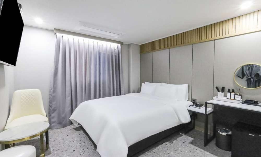 Double Room - Photo 3