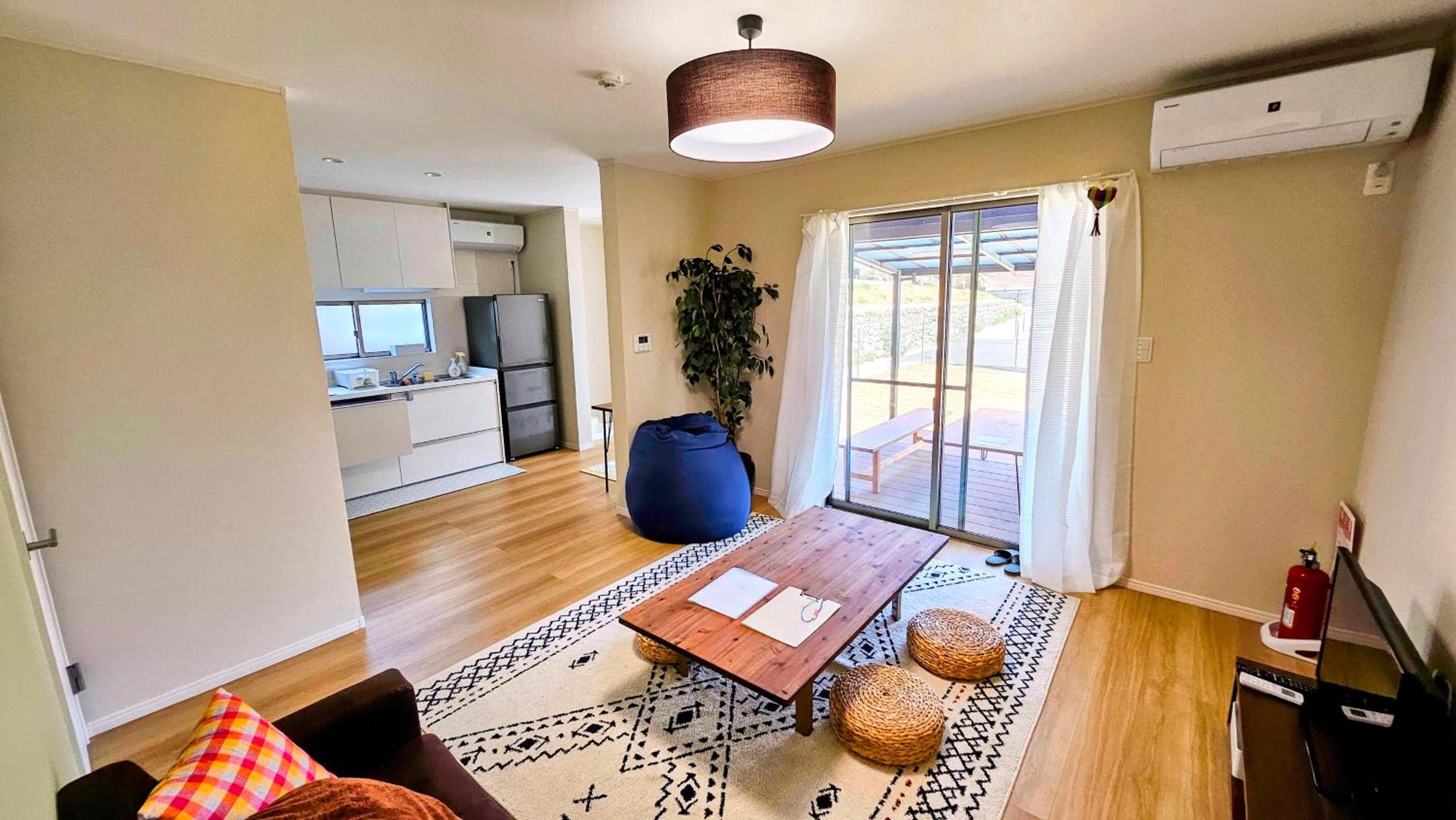 Five-Bedroom House photo 1