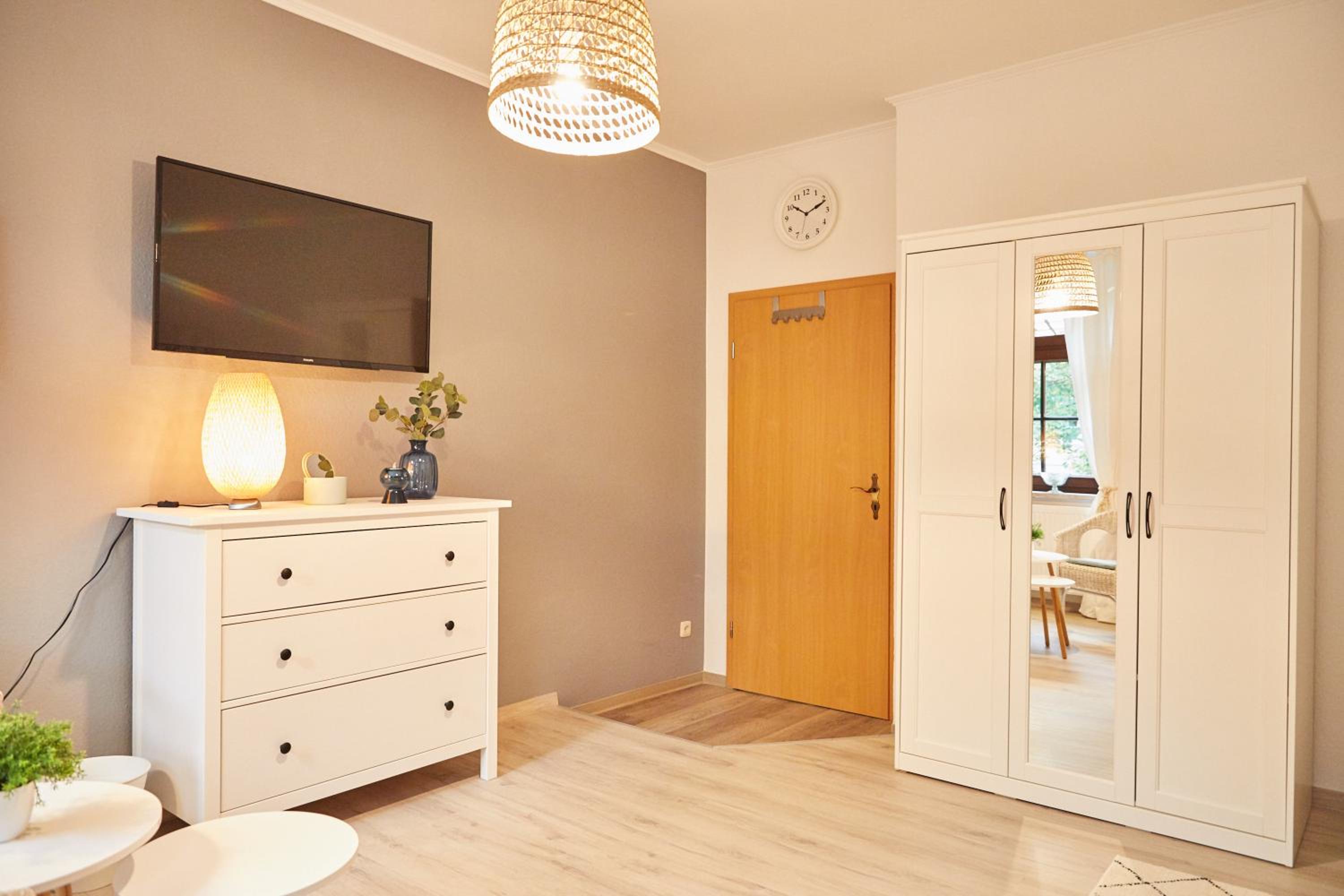 Two-Bedroom Apartment with City View - outbuilding photo 1