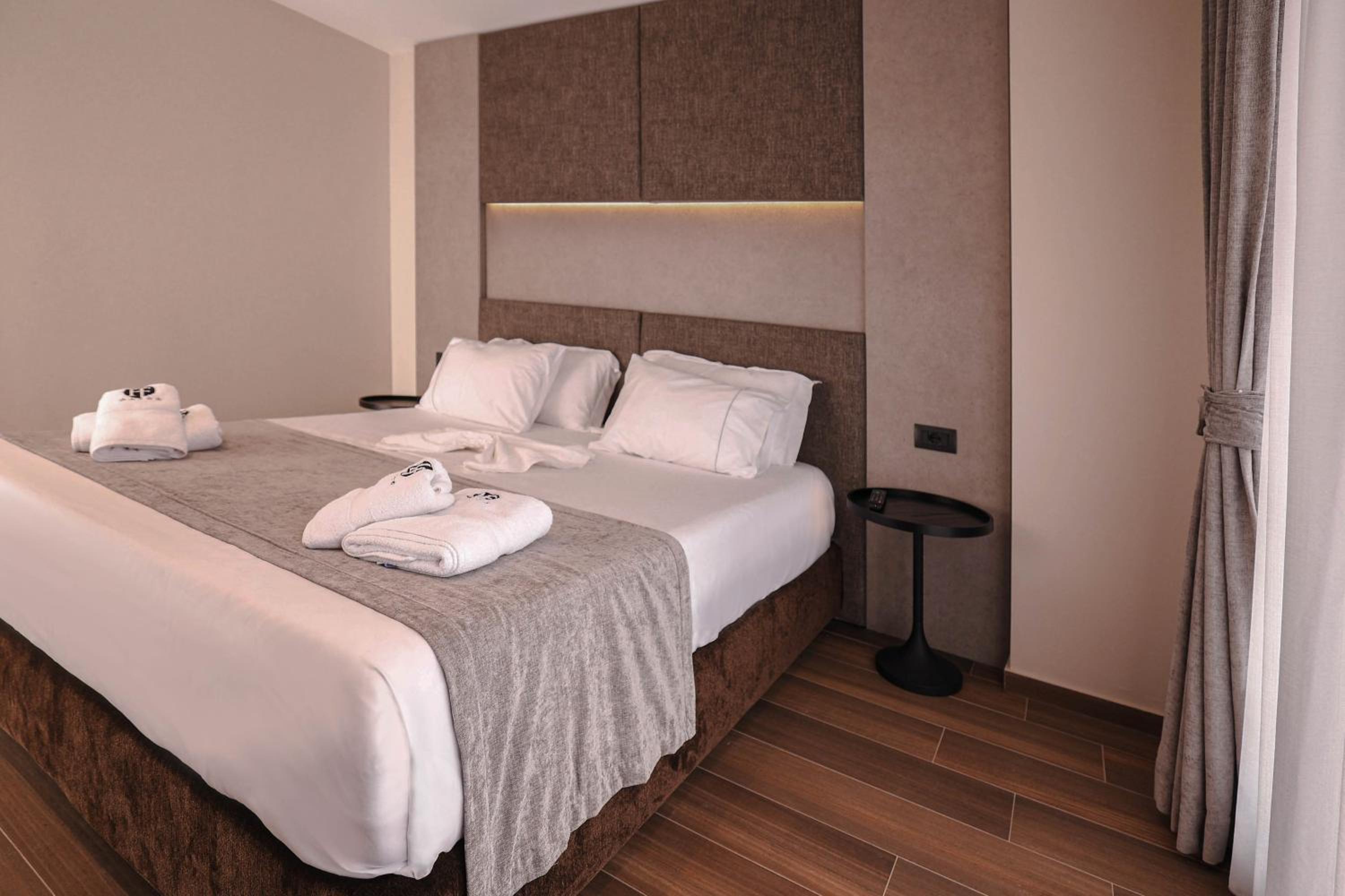 Deluxe Double Room with Balcony and Sea View