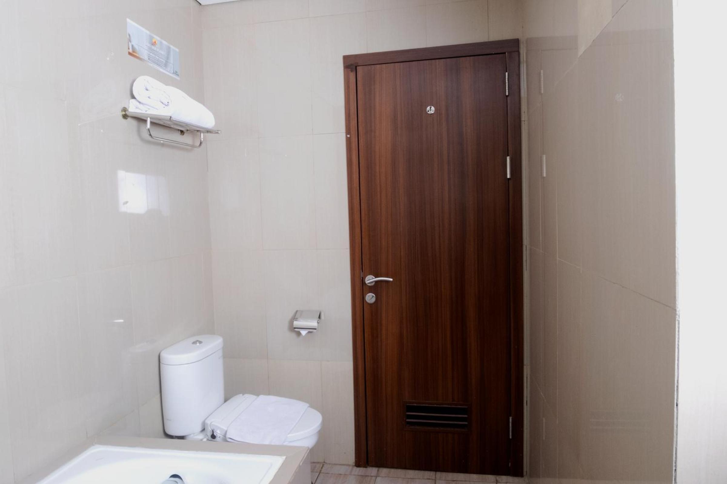 King Room with Lake View - Photo 2