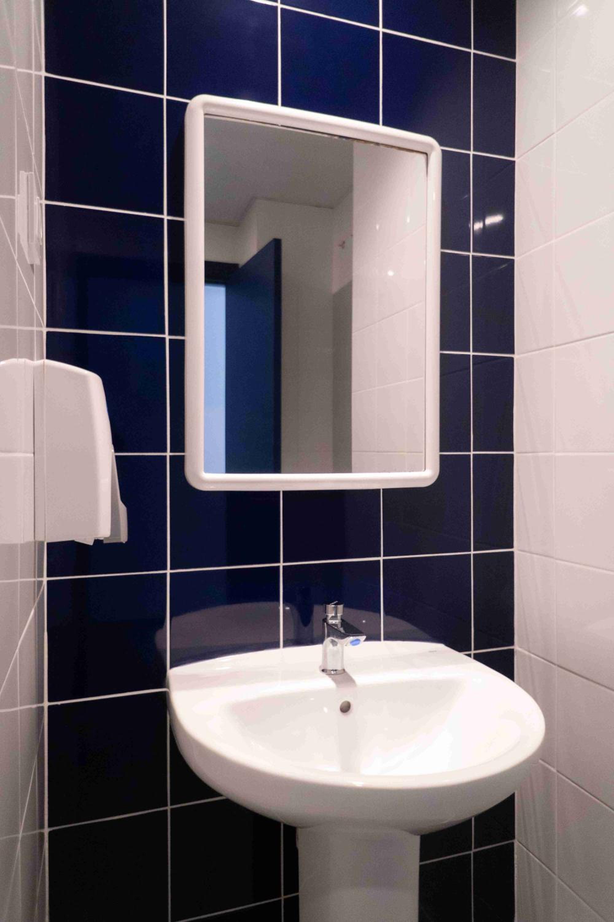 Bed in a 8-Mixed Dorm (Ensuite) photo 2