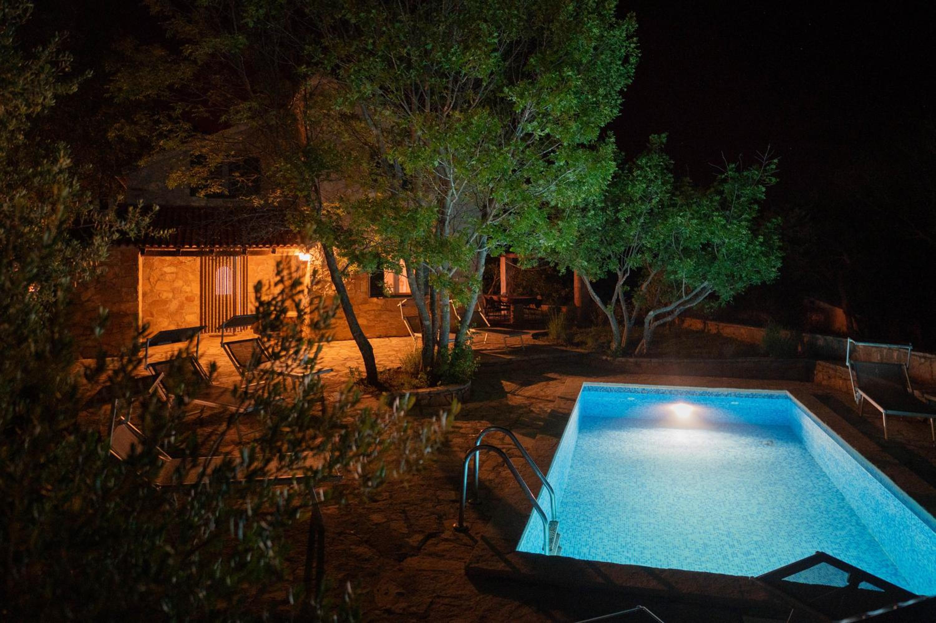 Villa with Private Pool - Photo 29