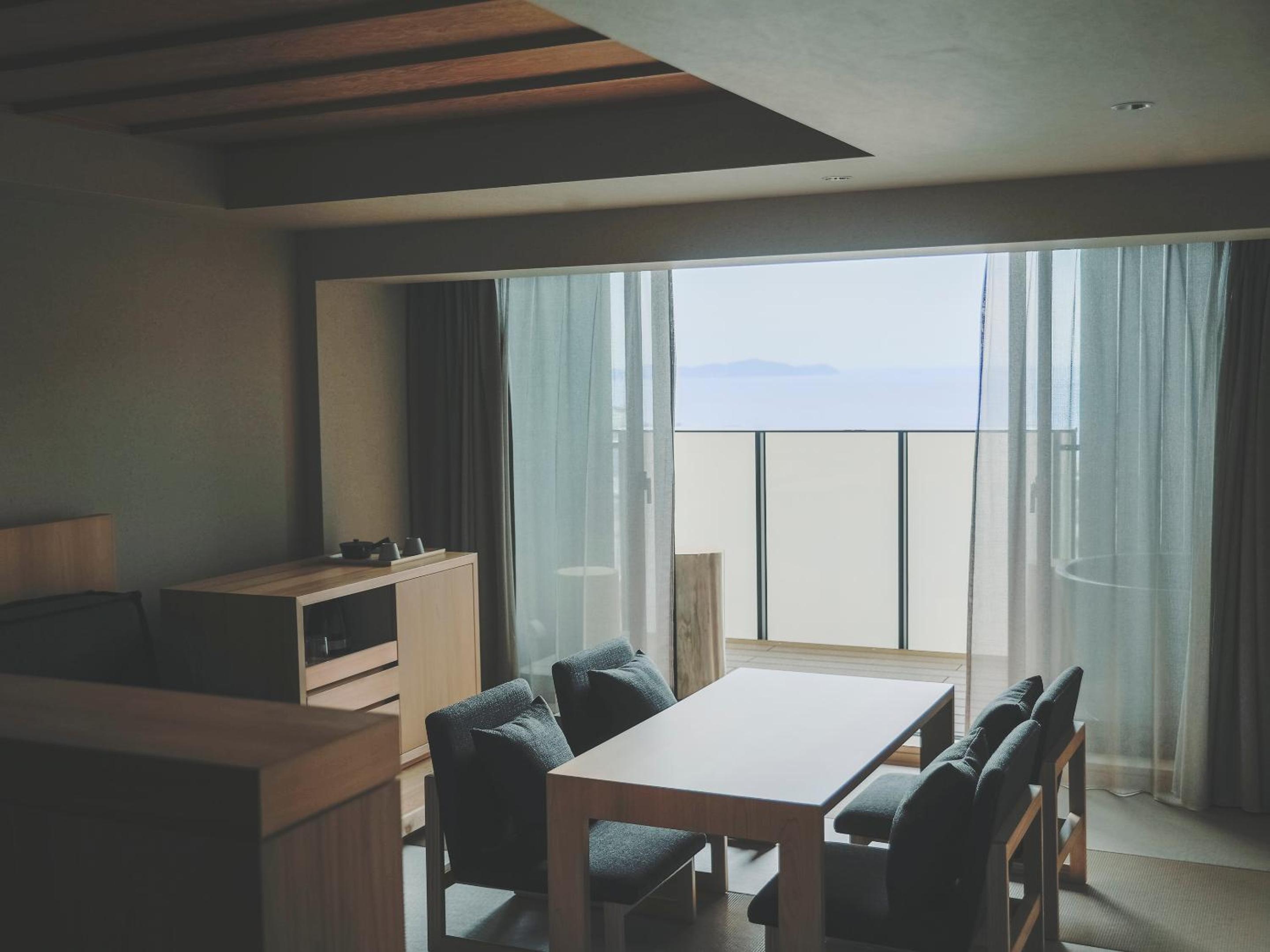 Premium Suite Room with Open-Air Bath - Photo 9