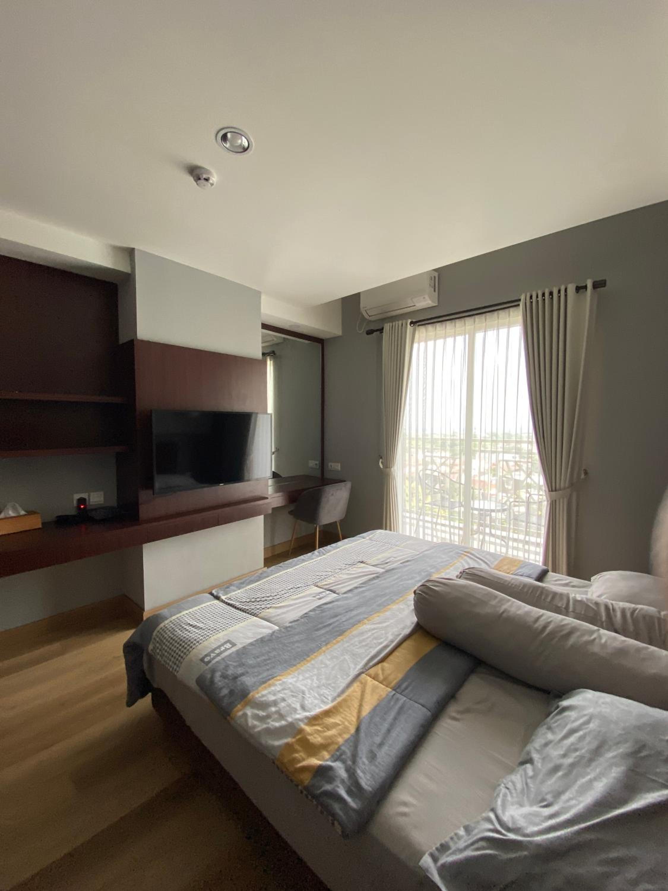One-Bedroom Apartment photo 1