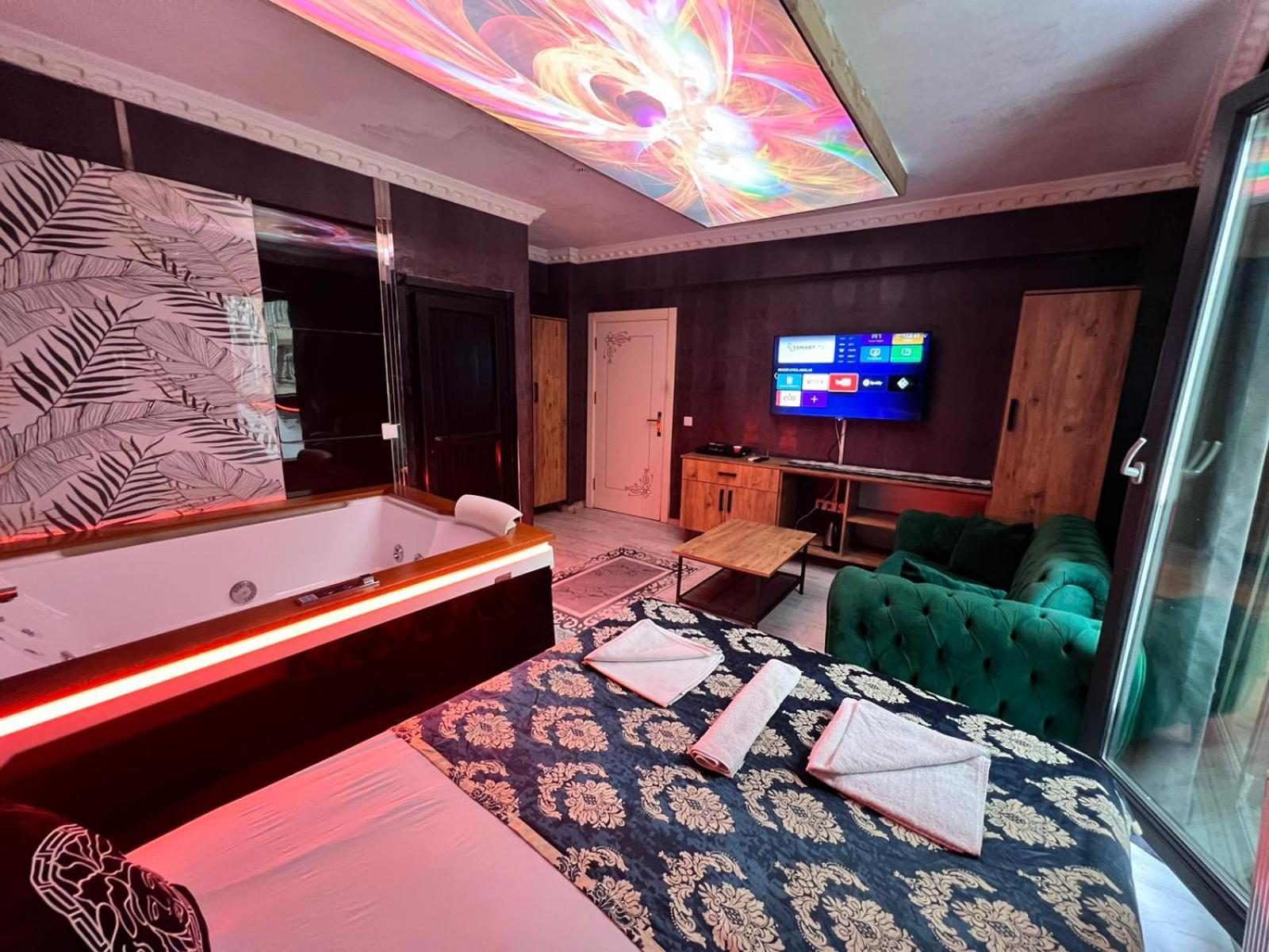 Deluxe Double Room With Bath photo 2