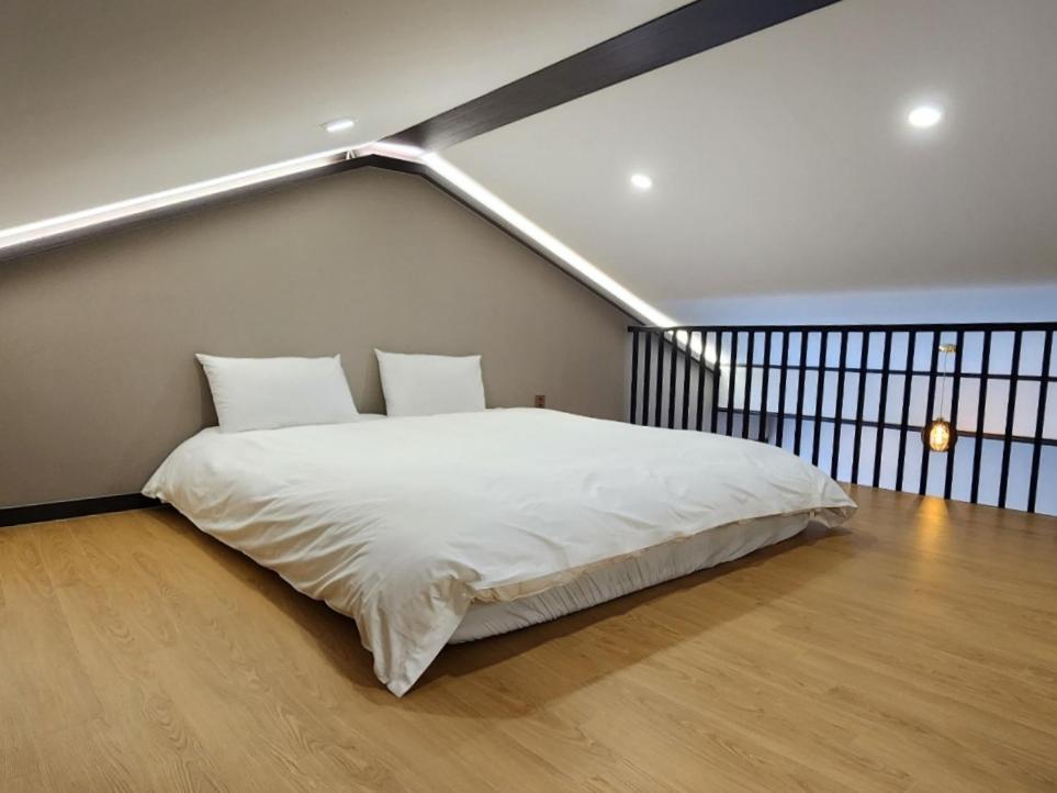 Duplex Quadruple Room - Photo 3