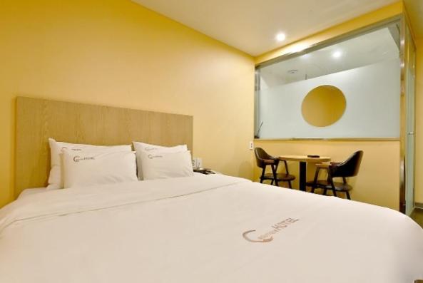 Standard Double Room - Photo 13