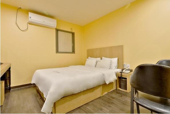 Standard Double Room - Photo 14