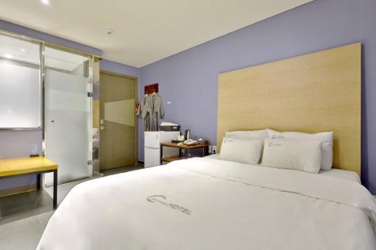 Standard Double Room - Photo 25