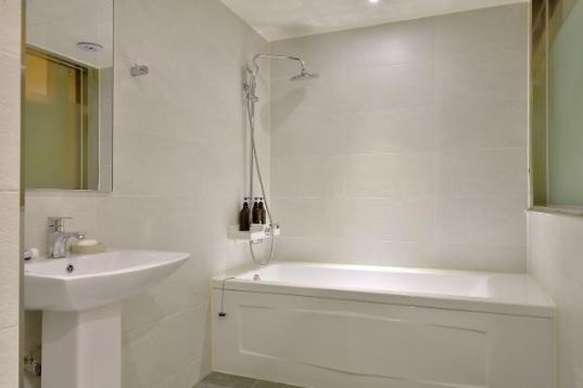 Standard Double Room - Photo 18