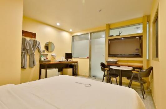 Standard Double Room - Photo 26