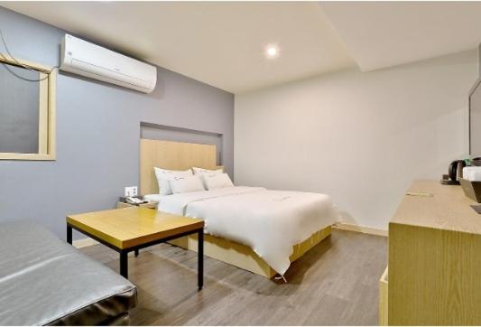 Standard Double Room - Photo 23