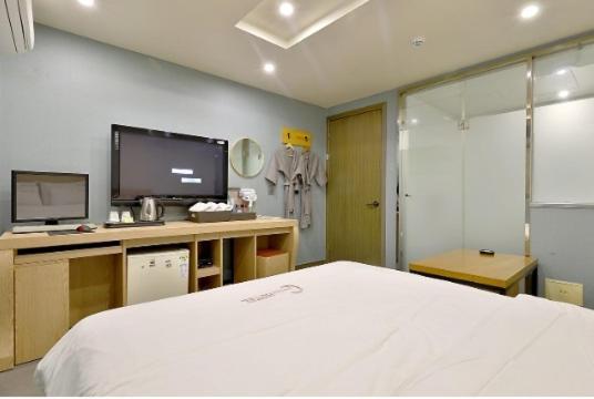 Standard Double Room - Photo 24