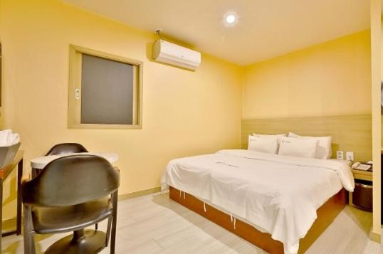 Standard Double Room - Photo 6