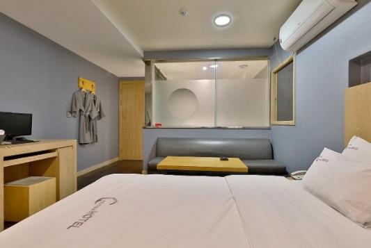 Standard Double Room - Photo 9