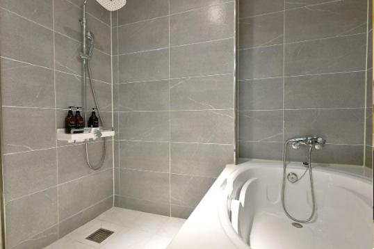 Standard Double Room - Photo 15