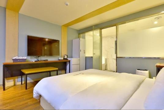Deluxe Double Room - Photo 27