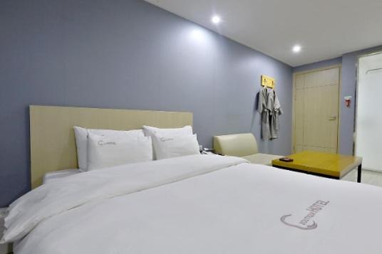Deluxe Double Room - Photo 24