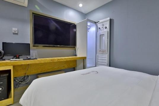 Deluxe Double Room - Photo 21