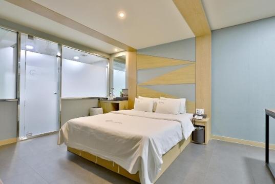 Deluxe Double Room - Photo 16