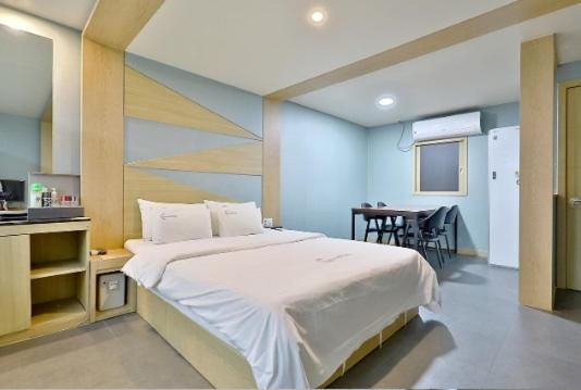 Deluxe Double Room - Photo 32